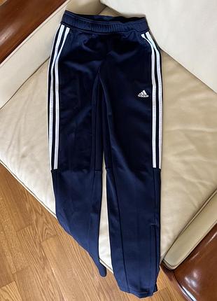 Adidas original спортивні штани на хлопчика 11-12 років ріст 152 дов 89.5, крок 66, пояс 32.5, шнурок робочий , знизу на блискавці, кишені теж