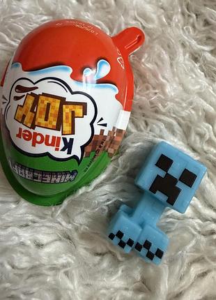 Іграшка kinder joy minecraft заряженный крипер фігурка