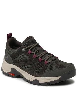 Жіночі трекінгові кросівки helly hansen w switchback trail airflow. дана модель виконана в колірній гамі beluga / forest night / purple potion .