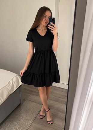 Чорна сукня