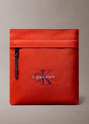 Сумка через плече від calvin klein з логотипом