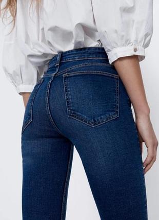 Класні вузькі жіночі джинси zara
