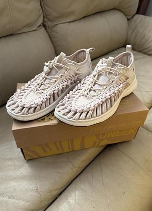 Відкриті кросівки keen 39