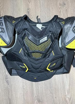 Професійний хокейний нагрудник топового рівня bauer supreme ultrasonic вік від 14–15 років і старше, зростом від 175 до 185 см.