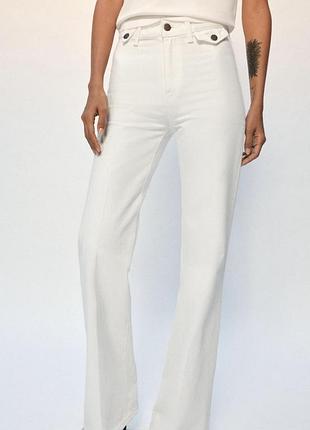 Белые джинсы с высокой талией zw collection high-waist flare jeans38
