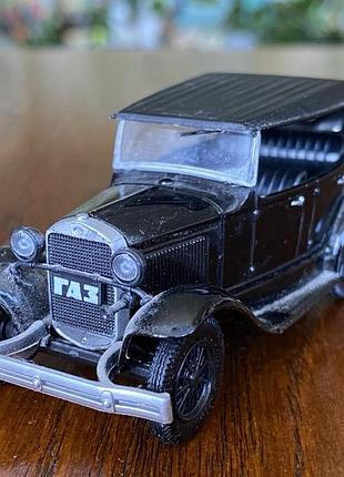 Модель автомобіля газ-а 1:43 deagostini