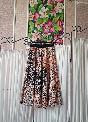 Красива юбка міді в принт m&s collection.