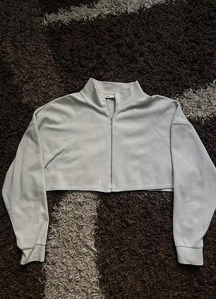 Укорочена кофта zara на блискавці. модель із коміром-стійкою та блискавкою спереду. ✨ стан: хороший.