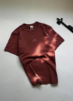 Жіноча бавовняна футболка adidas свіжих колекцій