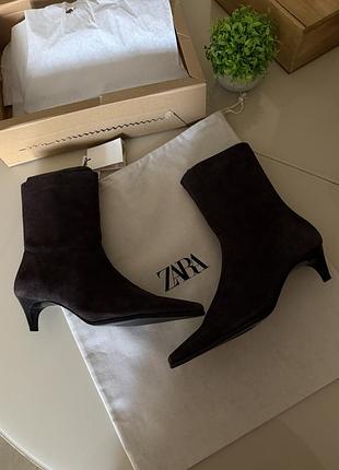 Замшеві черевики ботильони zara