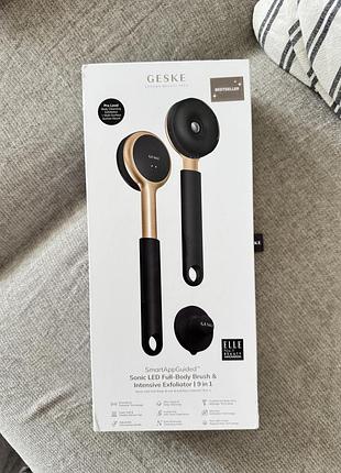 Звукова світлодіодна щітка для всього тіла geske sonic led full-body brush&intensive exfoliator 9 в 1 black
