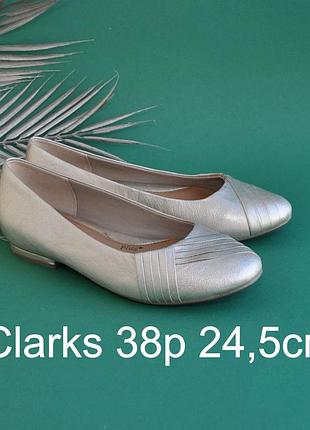 Шкіряні туфлі clarks