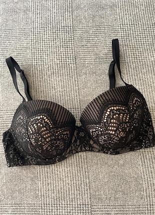 Черный кружевной бюстгальтер из популярной коллекции dream angels от бренда victoria’s secret  (demi bra)