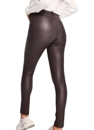Stradivarius, новые джинсы под кожу р.36