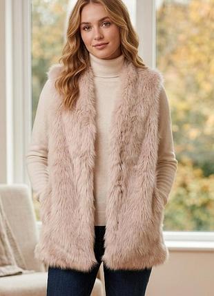 Бежева ж летка з еко хутра bershka