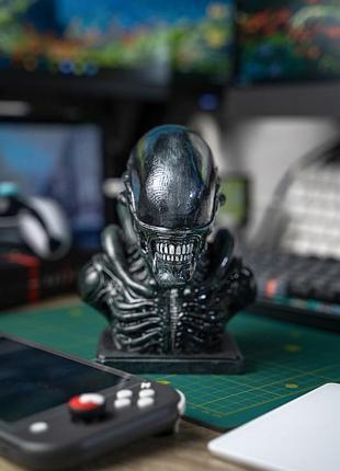 У продажі фігурка « alien / чужий »