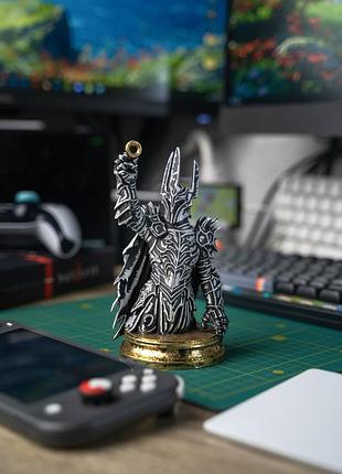У продажі фігурка « sauron / саурон »  з фільму « володарь перснів »