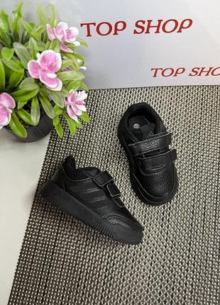 Оригінальні кросівки adidas на липучці
