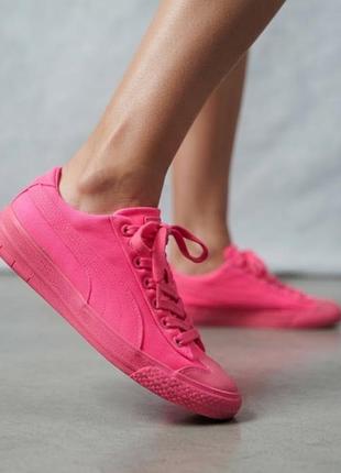 Ярко-розовые кеды puma с текстурным носком и тональной шнуровкой.