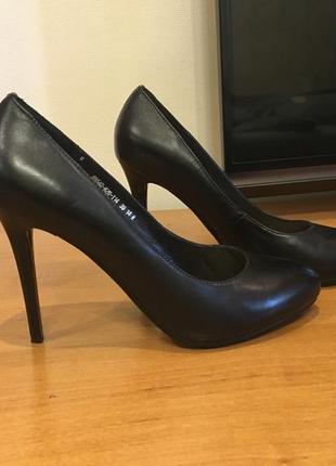 Туфлі жіночі на підборах розмір 39