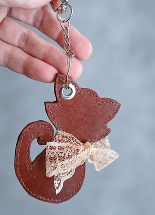 Брелок підвіска котик з бантом на сумку ключі з натуральної шкіри handmade🐱