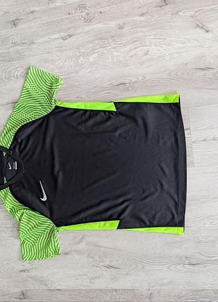 Спортивна футболка nike
