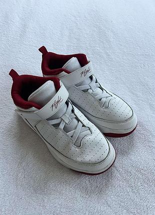 Кросівки фірми jordan 35 розміру за устілкою 23 см.