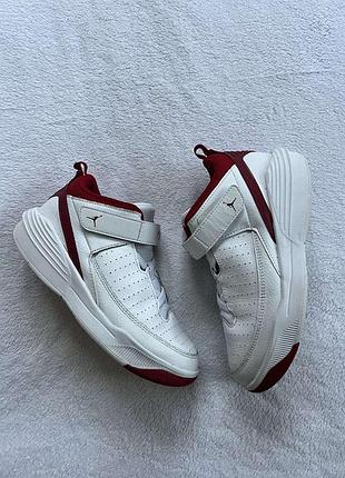 Кроссовки фирмы jordan 35 размера по стельке 23 см.