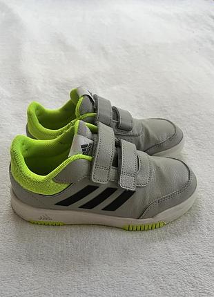 Кроссовки фирмы adidas 33,5 размера по стельке 22 см.