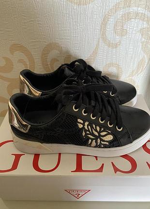 Кросівки 37р guess