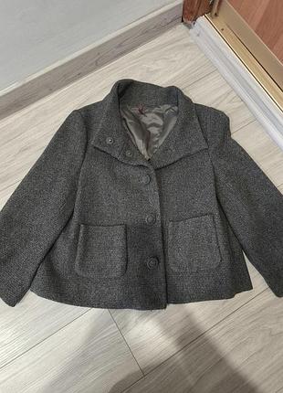 Стильний укорочений вовняний жакет / коротке пальто сірого кольору