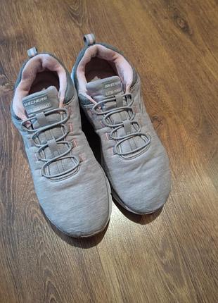 Продам женские кроссовки бренда skechers