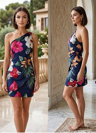 Сукня нова   міні бренду  zara ✨
напівобхват грудей- 42(47)см;
напівобхват талії -34(36)см; 
напівобхват стегон-47(49) см; 
довжина виробу -87 см