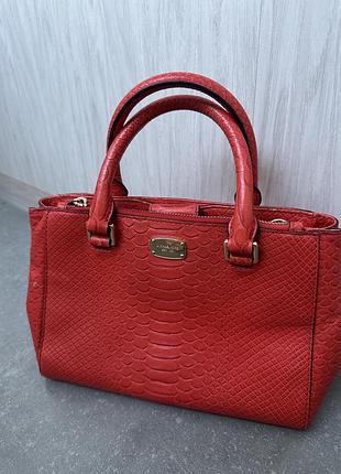 Сумка michael kors коралова з тисненням під рептилію