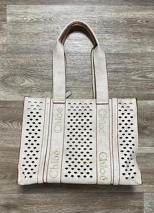 Сумка chloé woody medium perforated tote beige / ivory