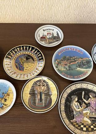 Декоративні тарілки - сувеніри з різних країн