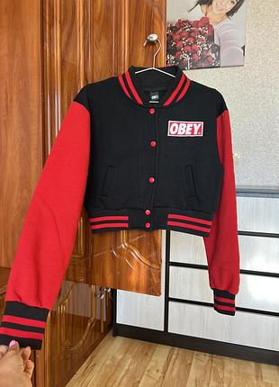 Укорочений бомбер obey на флісі l-xl