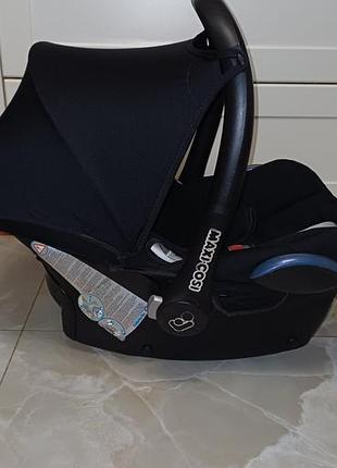 Автокрісло maxi-cosi cabriofix (essential black)