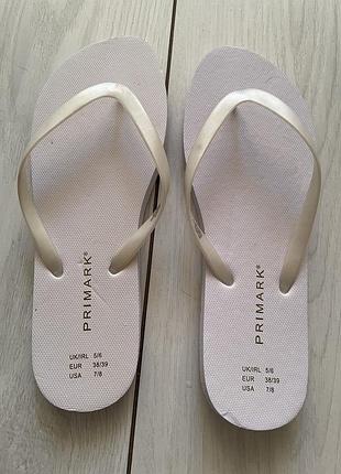 Стильні вʼєтнамки primark