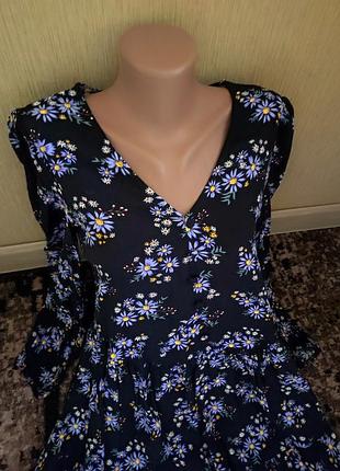 Красивое платье в цветочный принт v-образным вырезом от f&amp;f вискоза