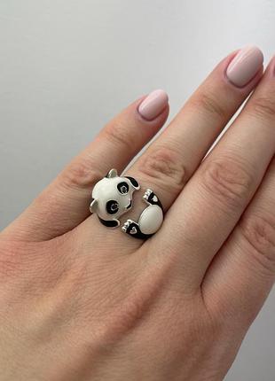 Каблочка из серебра 925 пробы с эмалью.
производство харьков.