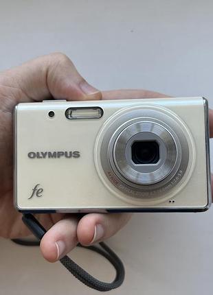 Винтажный фотоаппарат стильная камера 2000х olympus fe-4040 14.0 mp айвори