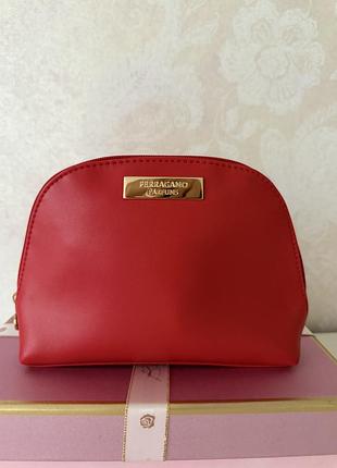 Жіноча косметичка, нова,яскраво червона, salvatore ferragamo, штучна шкіра