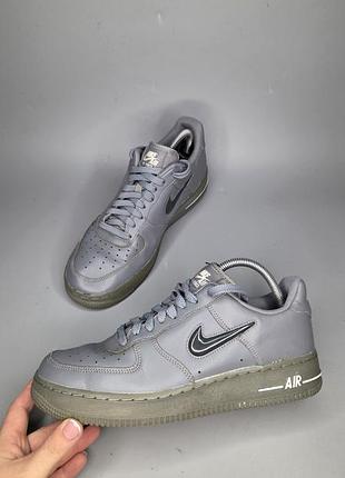 Чоловічі кросівки nike air force 1 low jewel у забарвленні wolf grey
