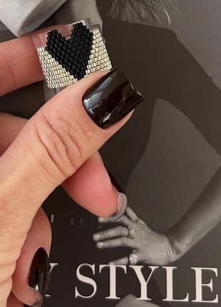 Кільце колечко каблучка серце з бісеру срібна з серцем серденьком сердечком чорна матова міюкі колько из бисера миюки делика серебристое чёрное сердце