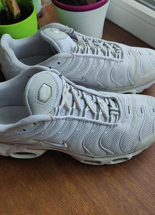 Nike tn.фирменные белые кроссовки.