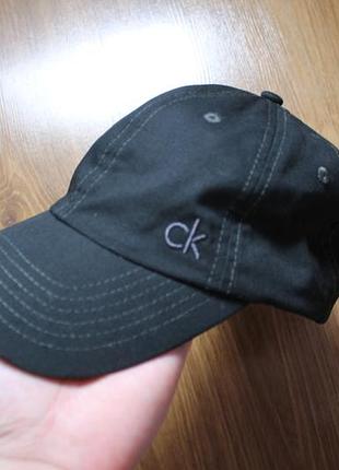 Унісекс кепка чорна бавовняна бейсболка calvin klein з мінімалістичним вишитим логотипом
