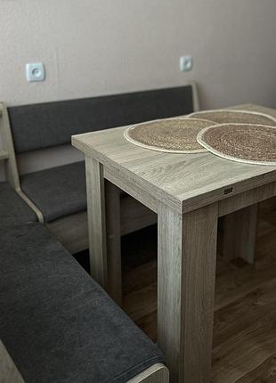 Продам кухонний стіл та кухонний куток