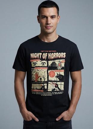 Черная футболка с винтажным принтом в стиле комиксов с надписью «night of horrors».