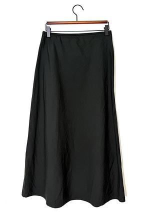 Чорна спідниця міді uniqlo